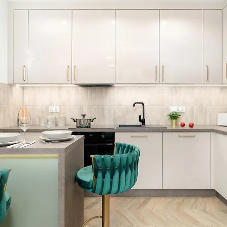 Modern With Terrace In Center By Renters Poznan
